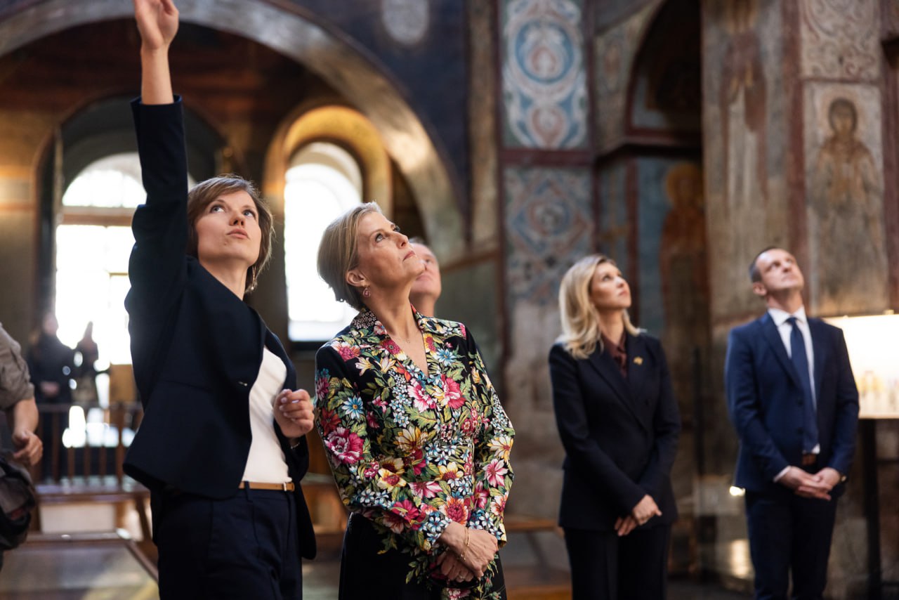 В якому вбранні Олена Зеленська зустріла герцогиню Единбургську в Києві (фото)